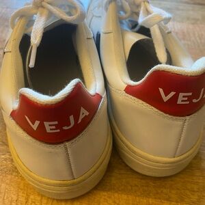 VEJA V-10 EUR 41 US 8 Shoes
